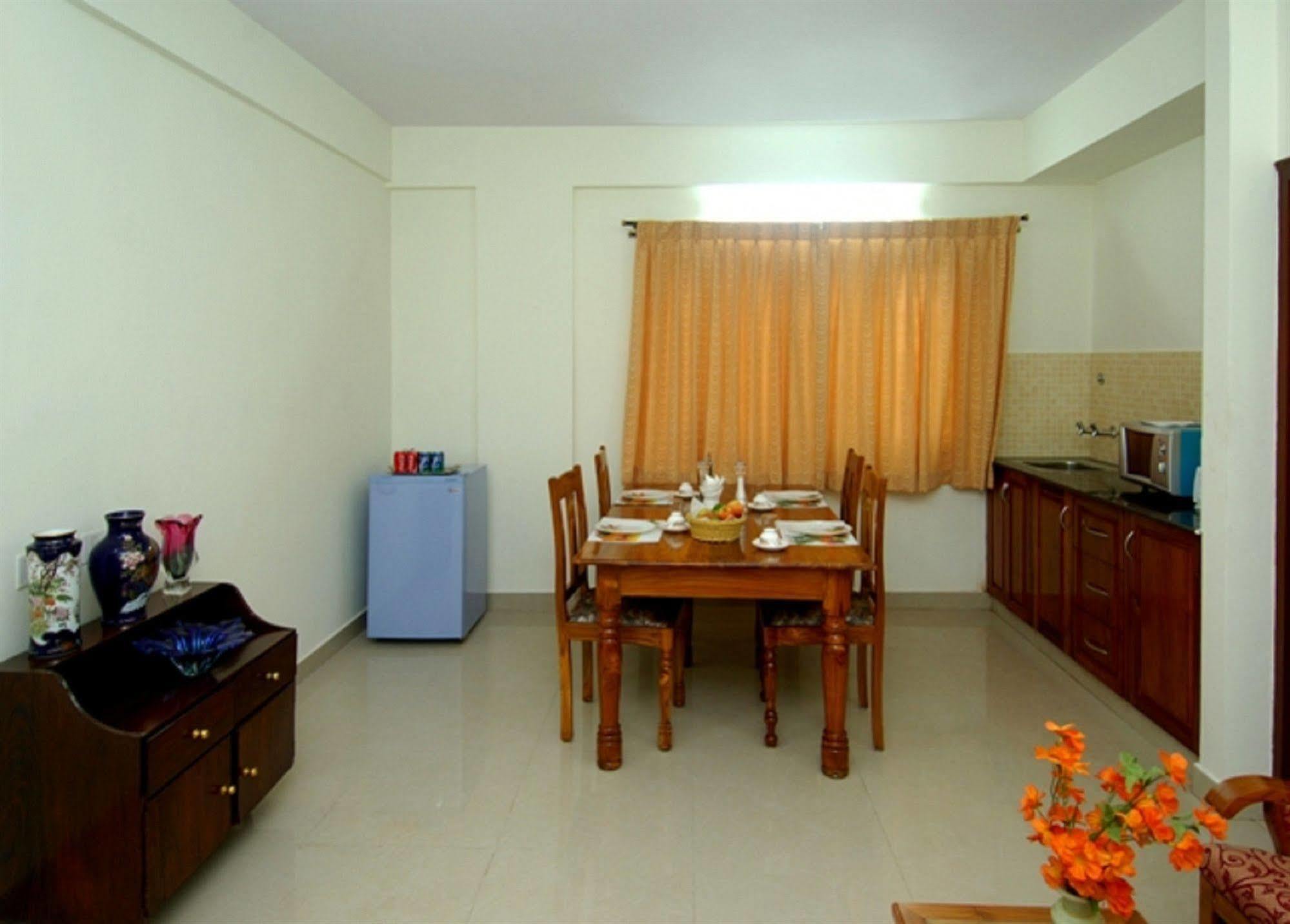Oyo 6110 Thalassa Suites Bangalore Exterior photo