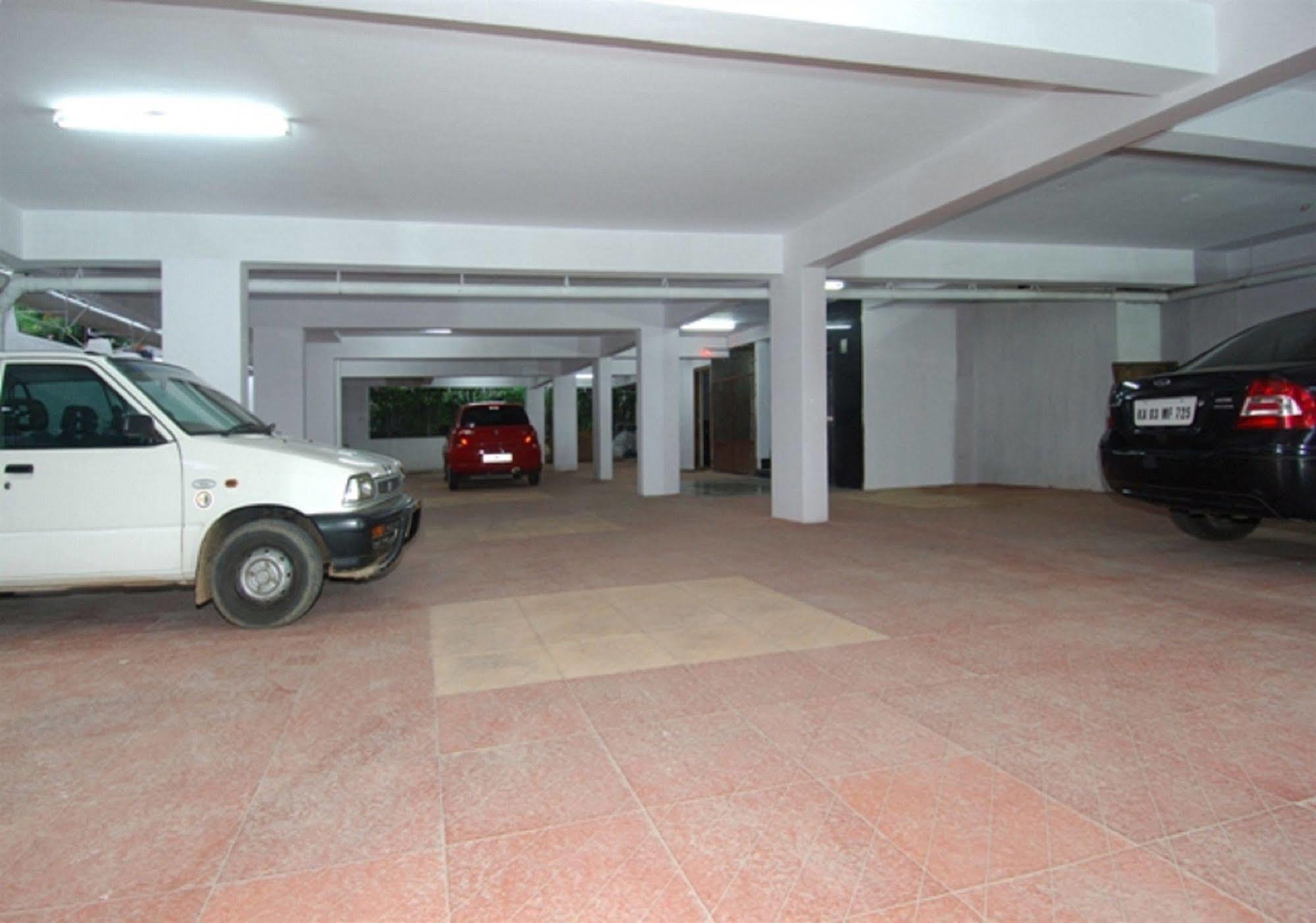 Oyo 6110 Thalassa Suites Bangalore Exterior photo