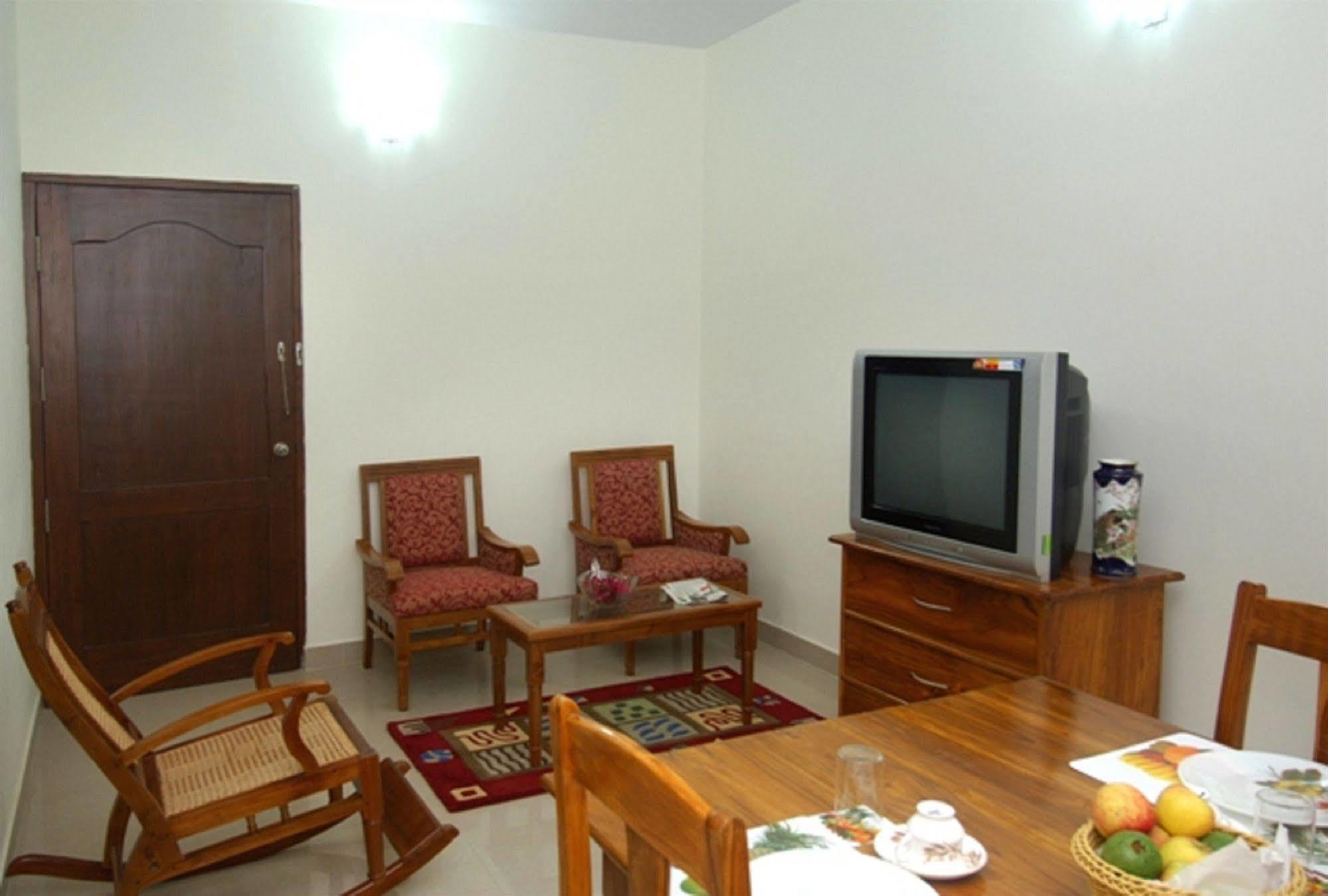 Oyo 6110 Thalassa Suites Bangalore Exterior photo