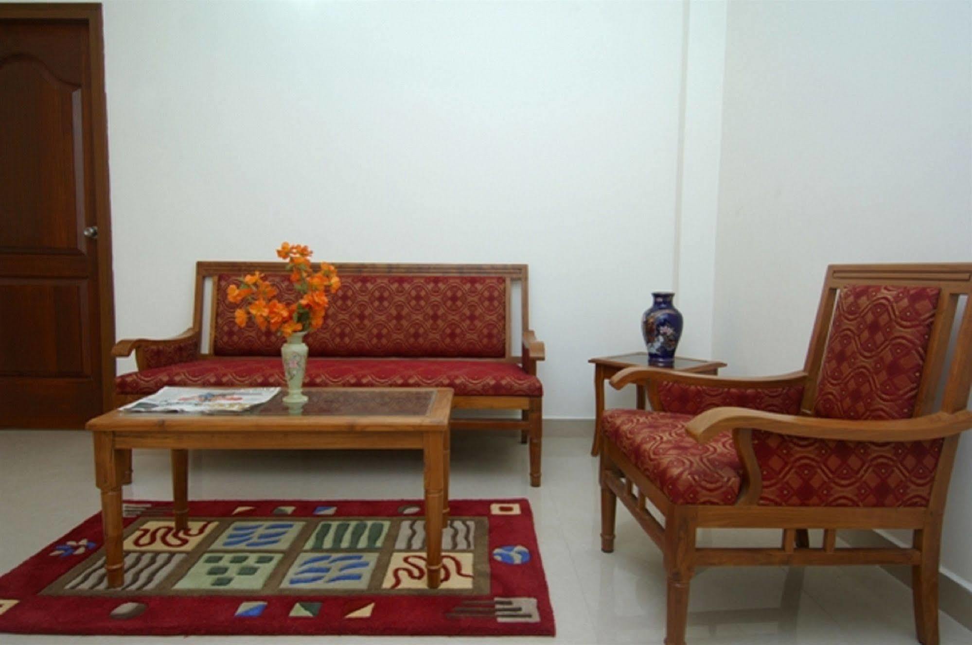 Oyo 6110 Thalassa Suites Bangalore Exterior photo
